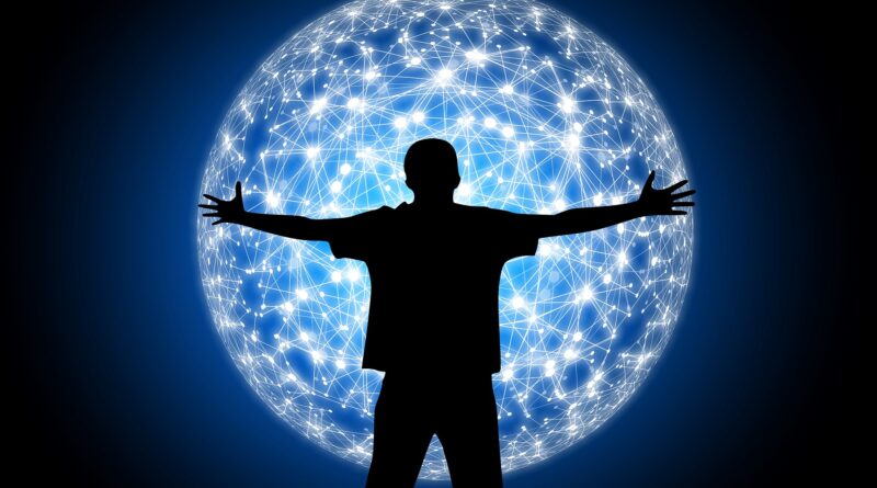Uomo in gesto di abbraccio verso in globo luminoso di punti connessi (rete)